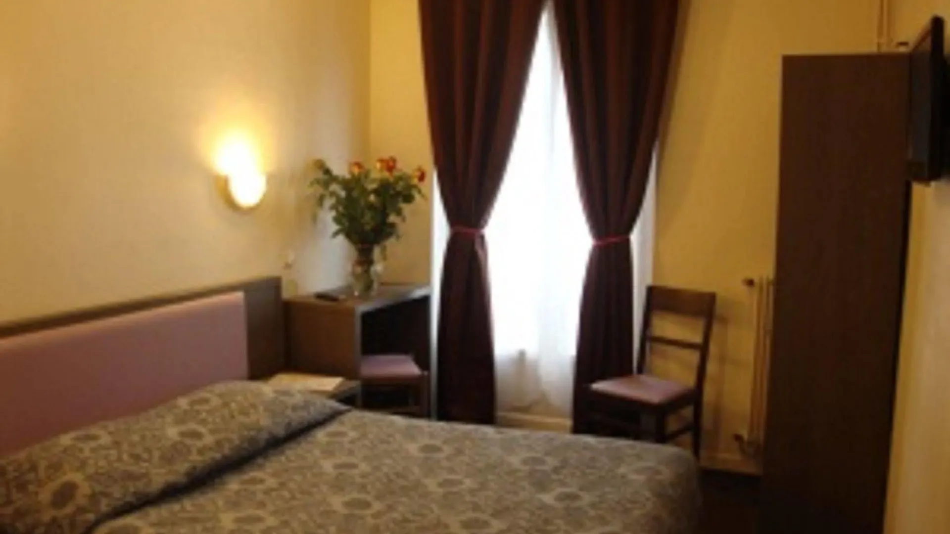 ***  Hotel Belfort Paris Frankreich