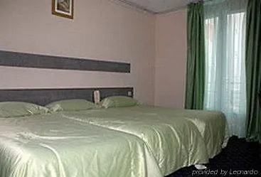 ***  Hotel De Belfort Paris France